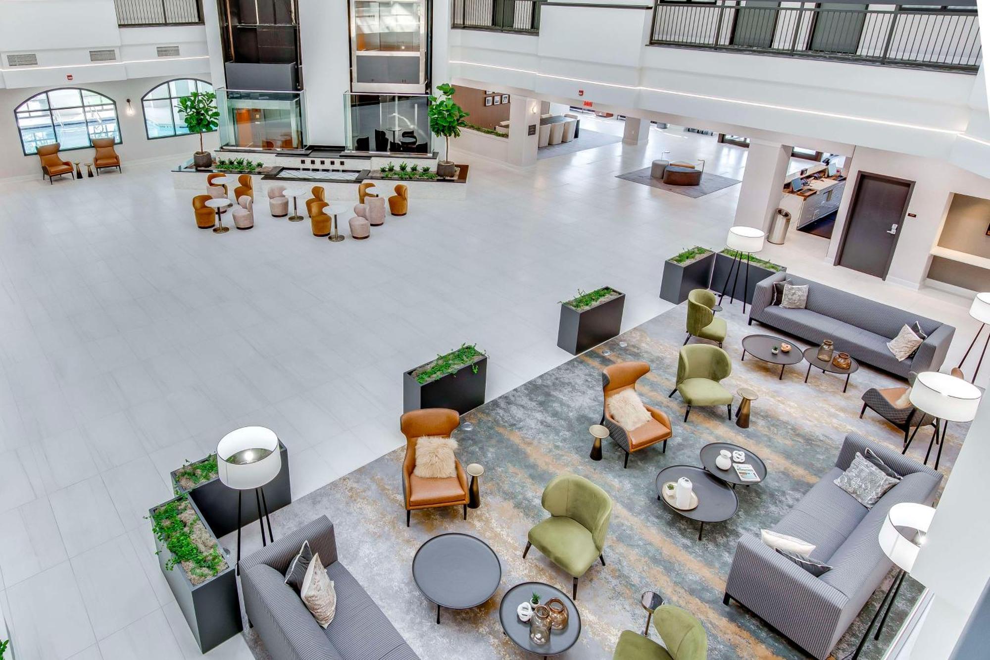 Embassy Suites By Hilton Louisville East Exterior foto