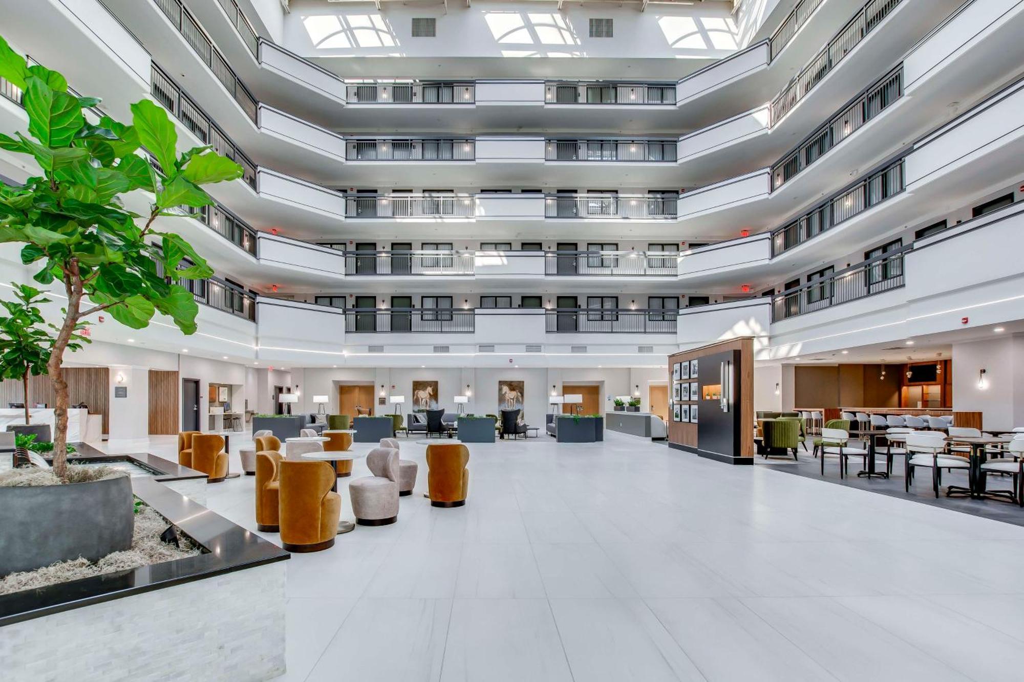 Embassy Suites By Hilton Louisville East Exterior foto